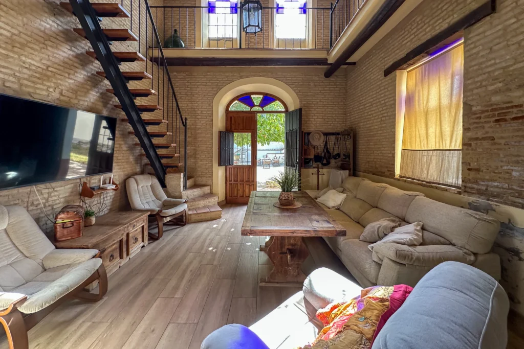 Interior de torre residencial tipo alambique en Villalba del Alcor, Huelva
