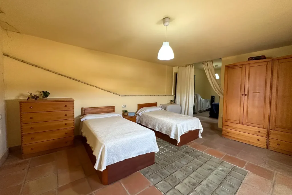 Dormitorio secundario de la vivienda en Villalba del Alcor