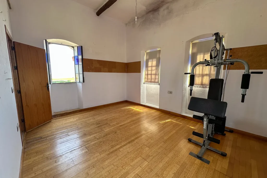 Sala adicional con suelo de madera