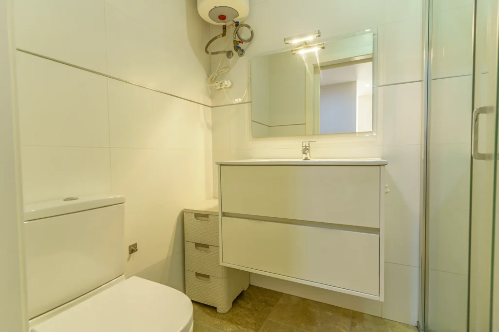 Aseo moderno en chalet en venta en La Monacilla, Huelva