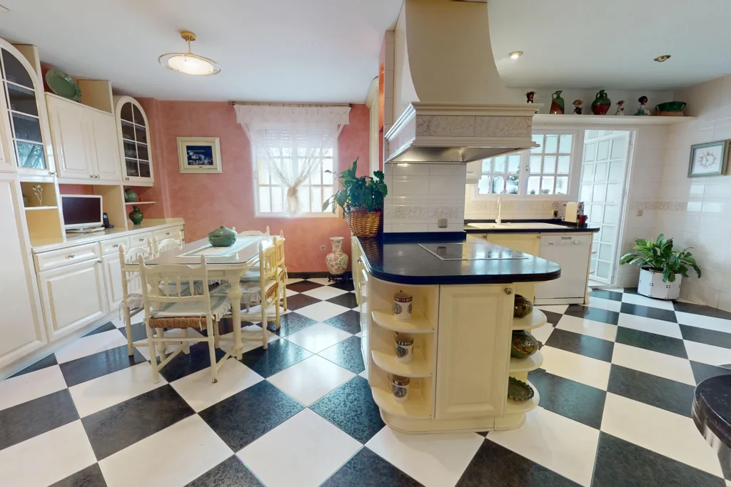 Cocina office amplia y funcional en piso en venta en República Argentina, Sevilla