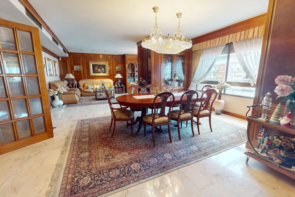 Salón comedor amplio y elegante de piso señorial en venta en República Argentina, Los Remedios, Sevilla