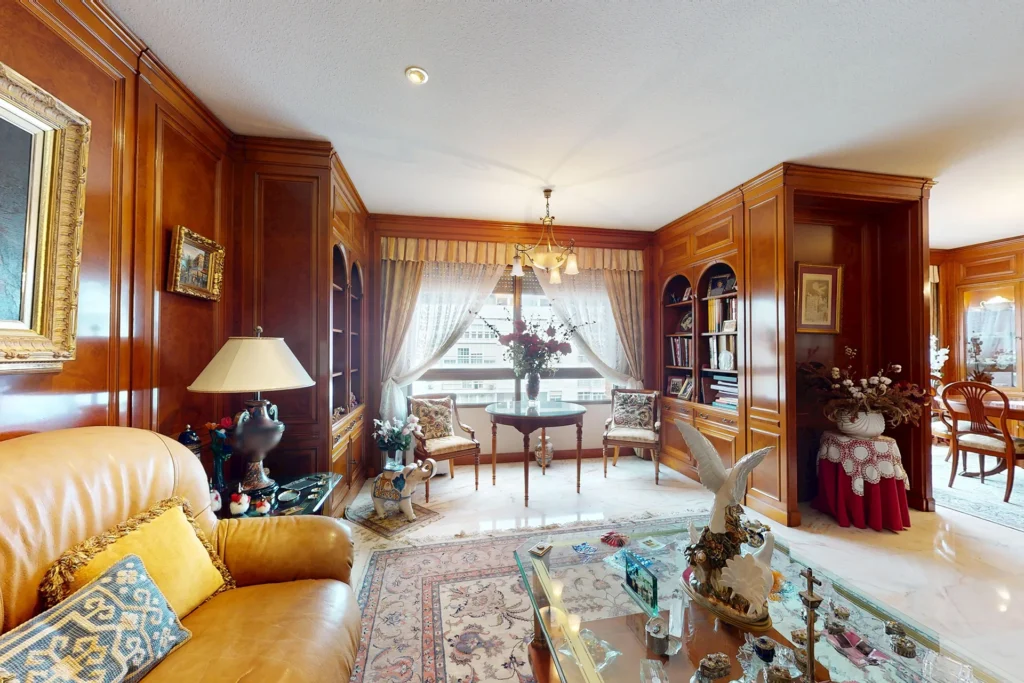 Salón luminoso y amplio de piso en venta en República Argentina, Los Remedios