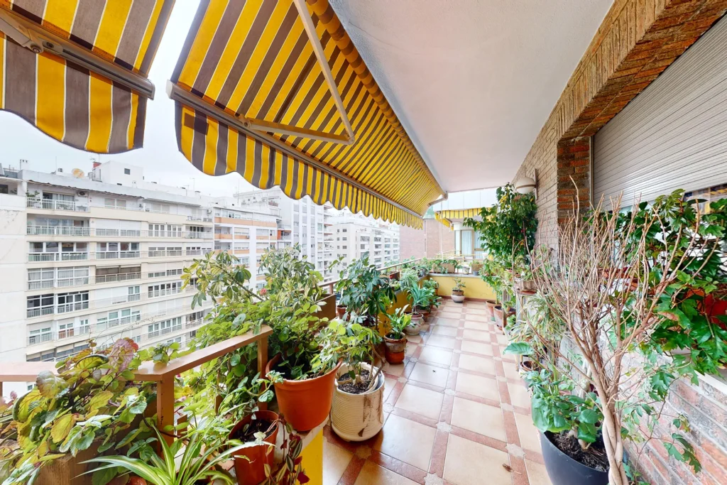 Terraza amplia de piso en venta en República Argentina, Los Remedios, Sevilla