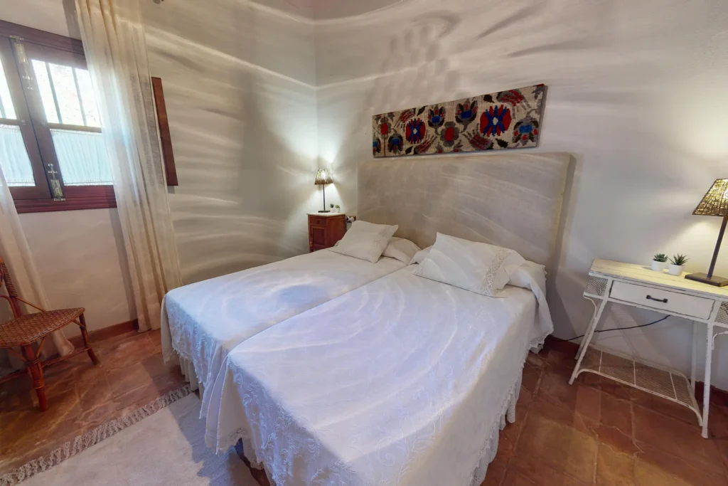 Dormitorio principal acogedor en casa en venta en Higuera de la Sierra, Huelva