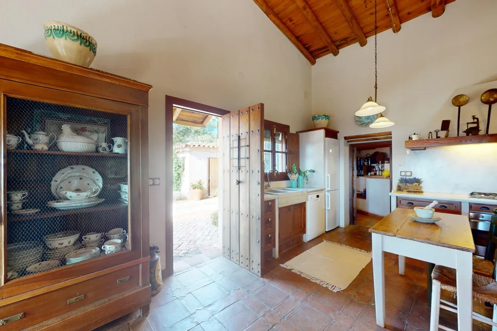 Salón comedor acogedor en casa en venta en Higuera de la Sierra, Huelva