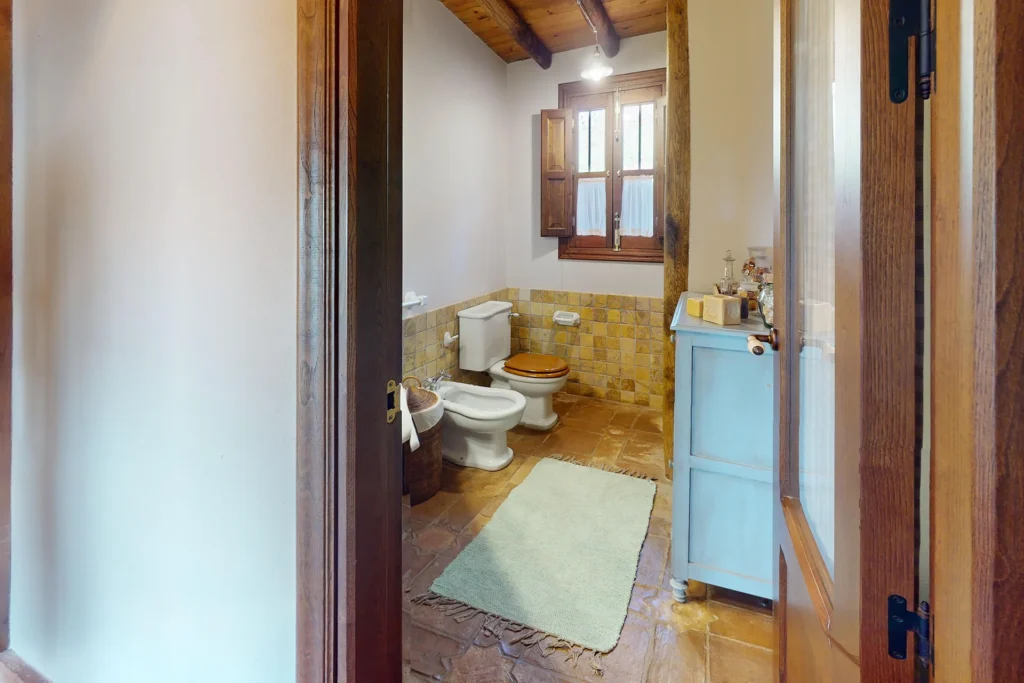 Aseo funcional en casa en venta en Higuera de la Sierra, Huelva