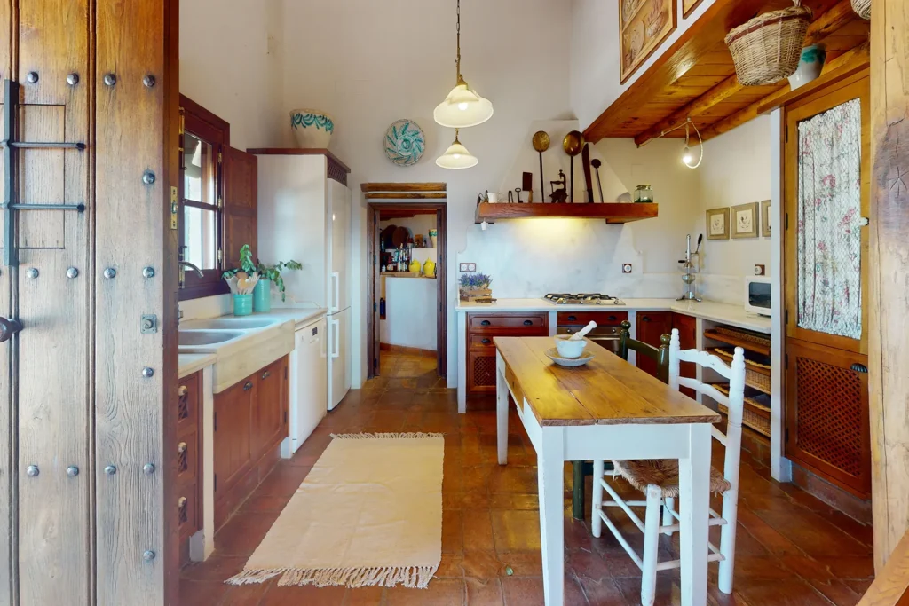 Comedor junto a cocina en casa en venta en Higuera de la Sierra, Huelva