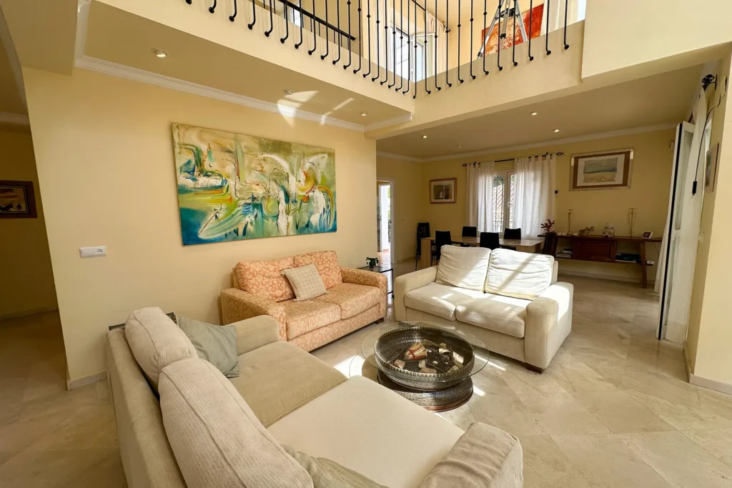 Salón de estar del chalet en Nuevo Portil