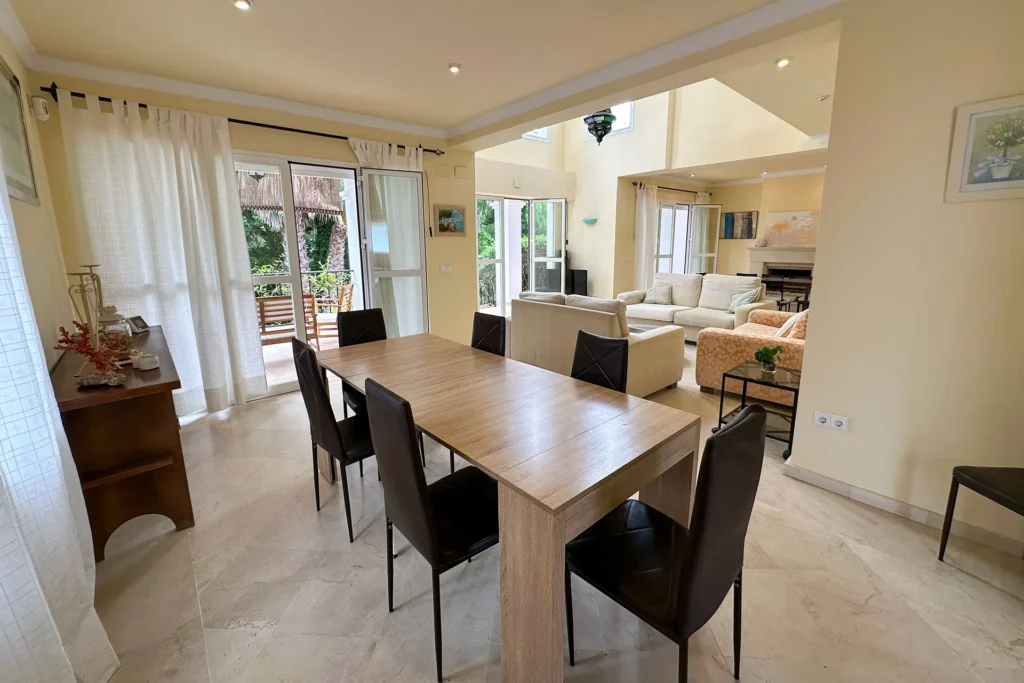 Salón comedor del chalet en Nuevo Portil