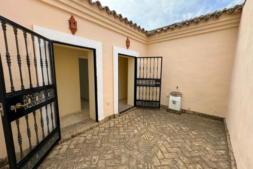 Terraza interior del chalet en Nuevo Portil