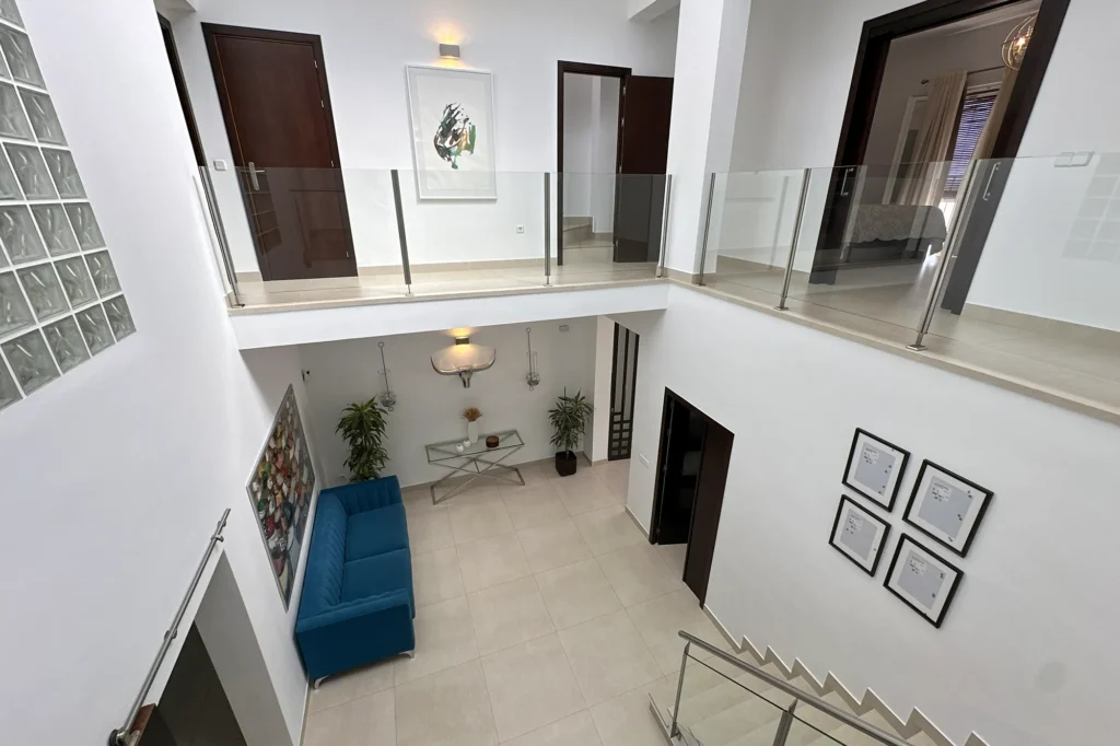 16_Escalera_Vista_Desde_Salon