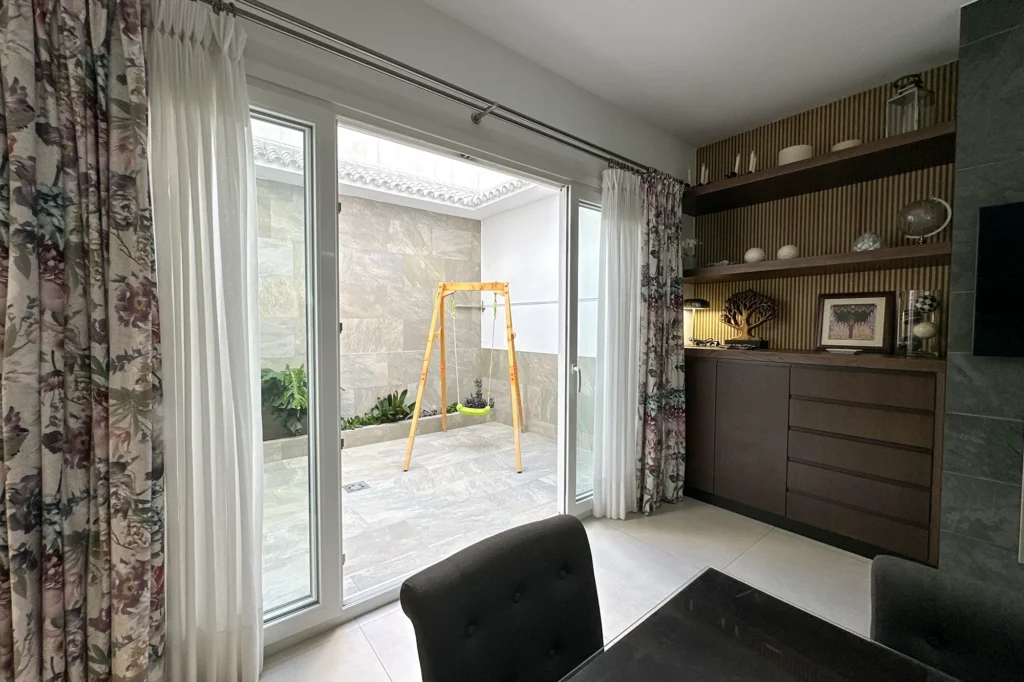 19_Salon_Salida_Patio_Interior