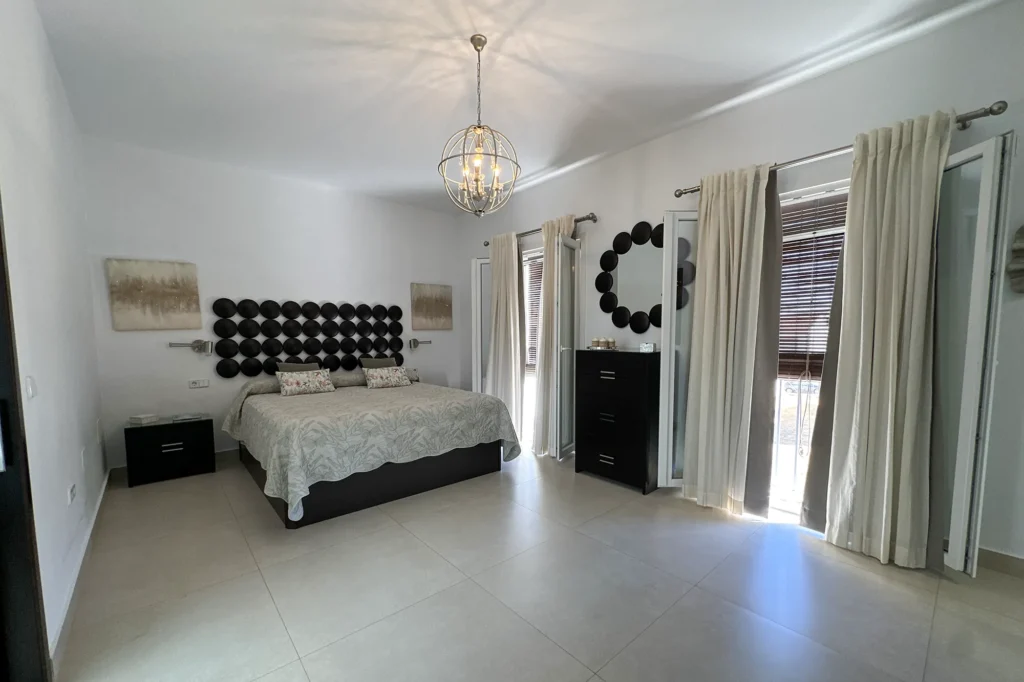 42_Dormitorio_Principal_Vista_General