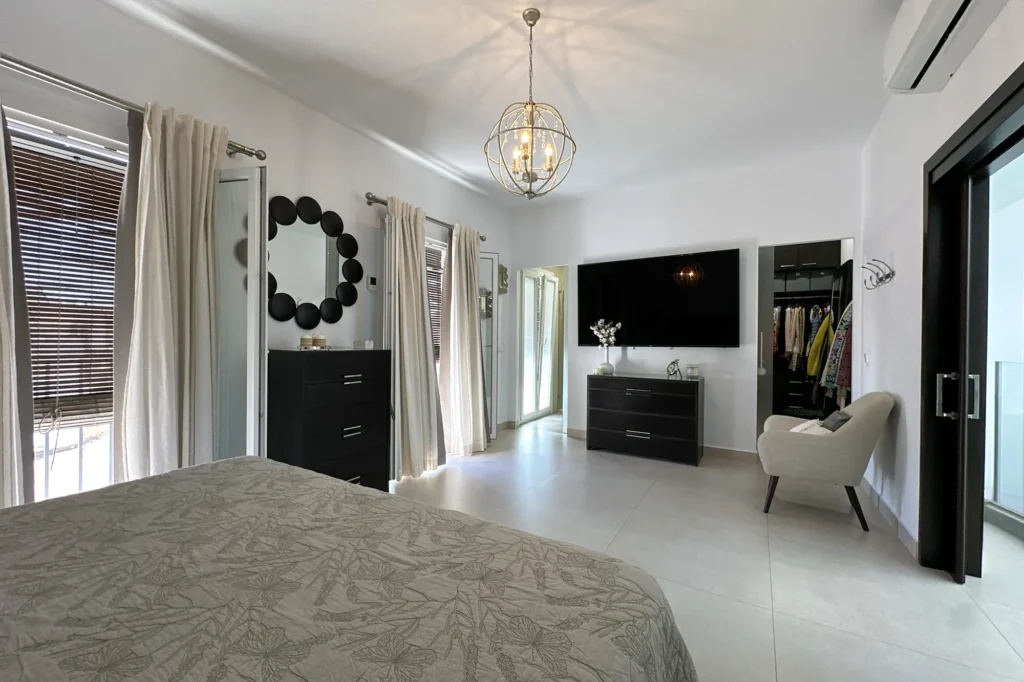 43_Dormitorio_Principal_Vista_Opuesta